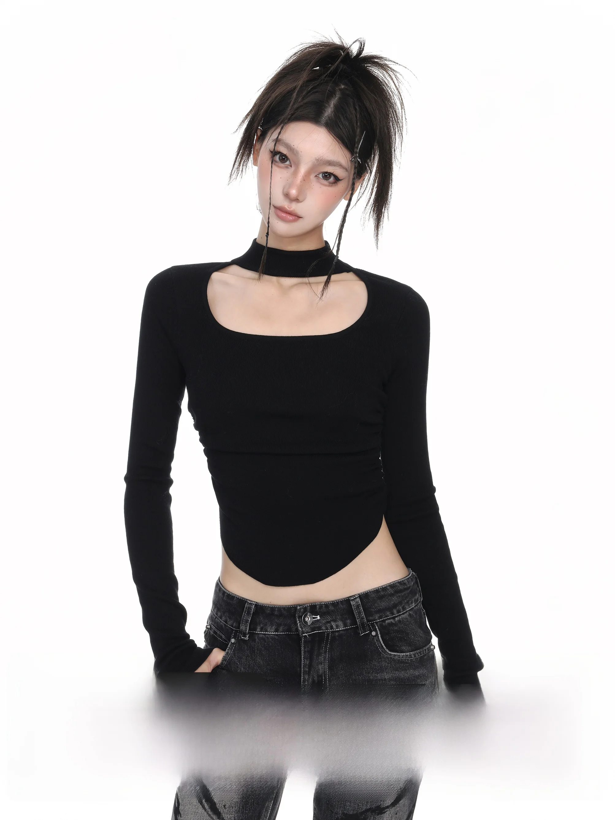 Черный вязаный свитер с квадратным воротником и длинными рукавами женская