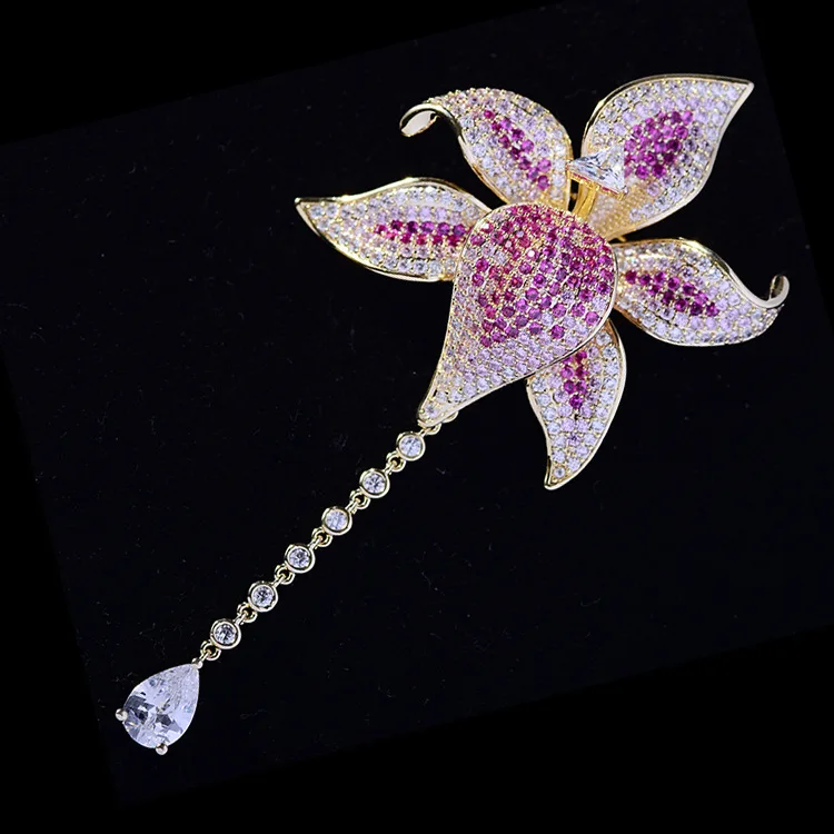 

2023New Copper Inlaid Zircon Heavy Industry Fashion Temperament Corsage Lily Brooch Suit Coat Accessories Elegant Wedding Pin