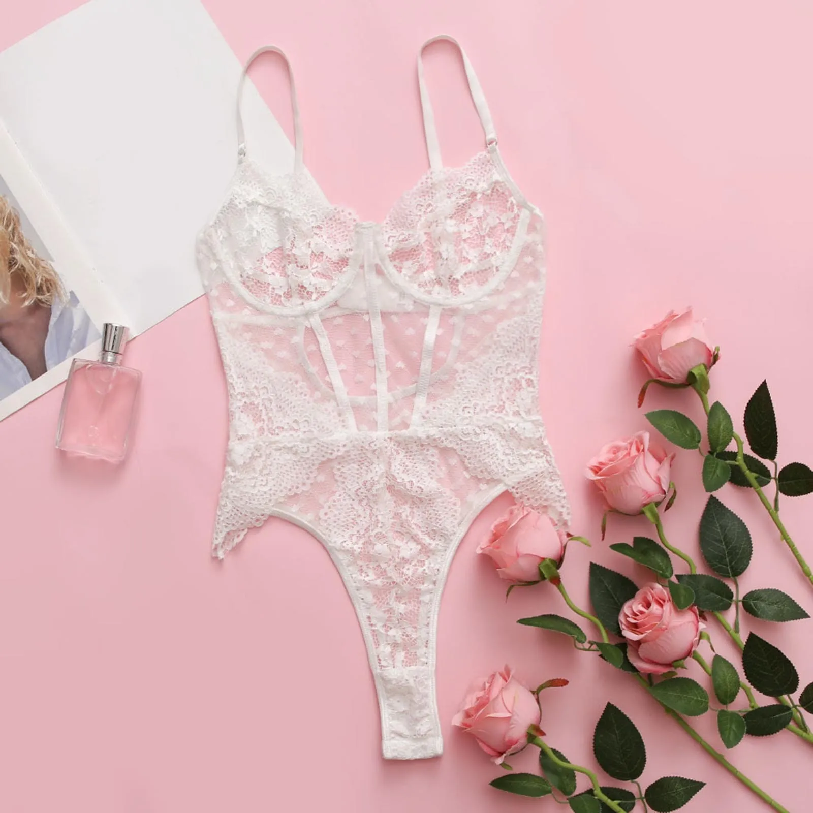 Жыныстық қатынас үшін ұрланған қыздың видеосы Ескі лесбиянкалар бір-бірін жалайды