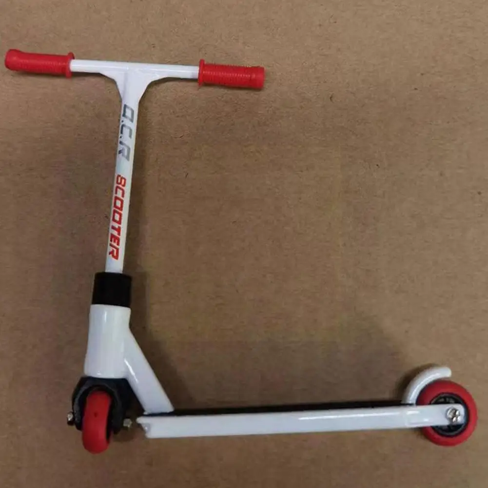 

Alloy Finger Scooter With Mini Scooters Tools And Finger Board Accessories Mini Skateboard Finger Toy For 3+ Years Old Kid L7z0