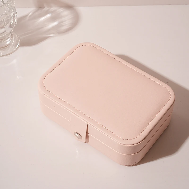 

Кожаная портативная шкатулка для украшений