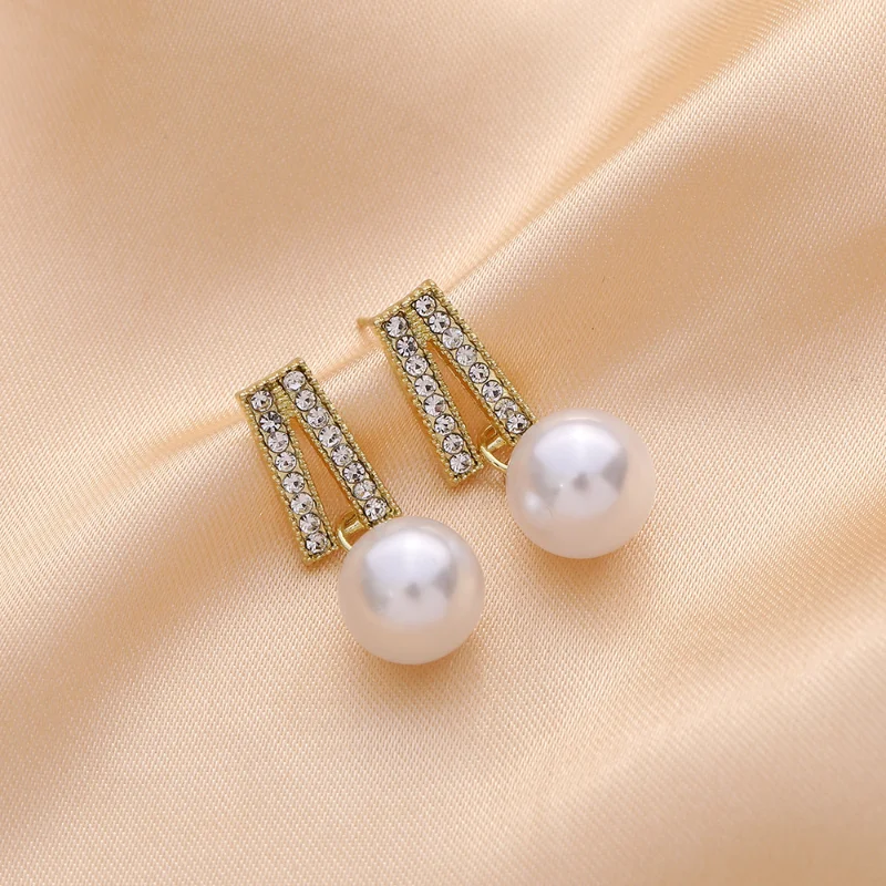 

European and American Fashion New Noble Luxury Pearl Earrings Simple Women and Jewelry Banquet Party Gifts Commemorative
