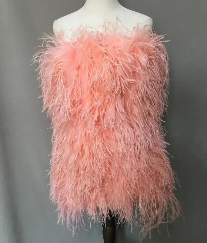 Платье из натурального страусиного меха без бретелек с перьями рукавов пушистое