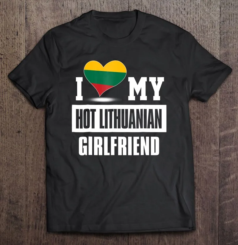 Мужские футболки с надписью I Love My Hot |