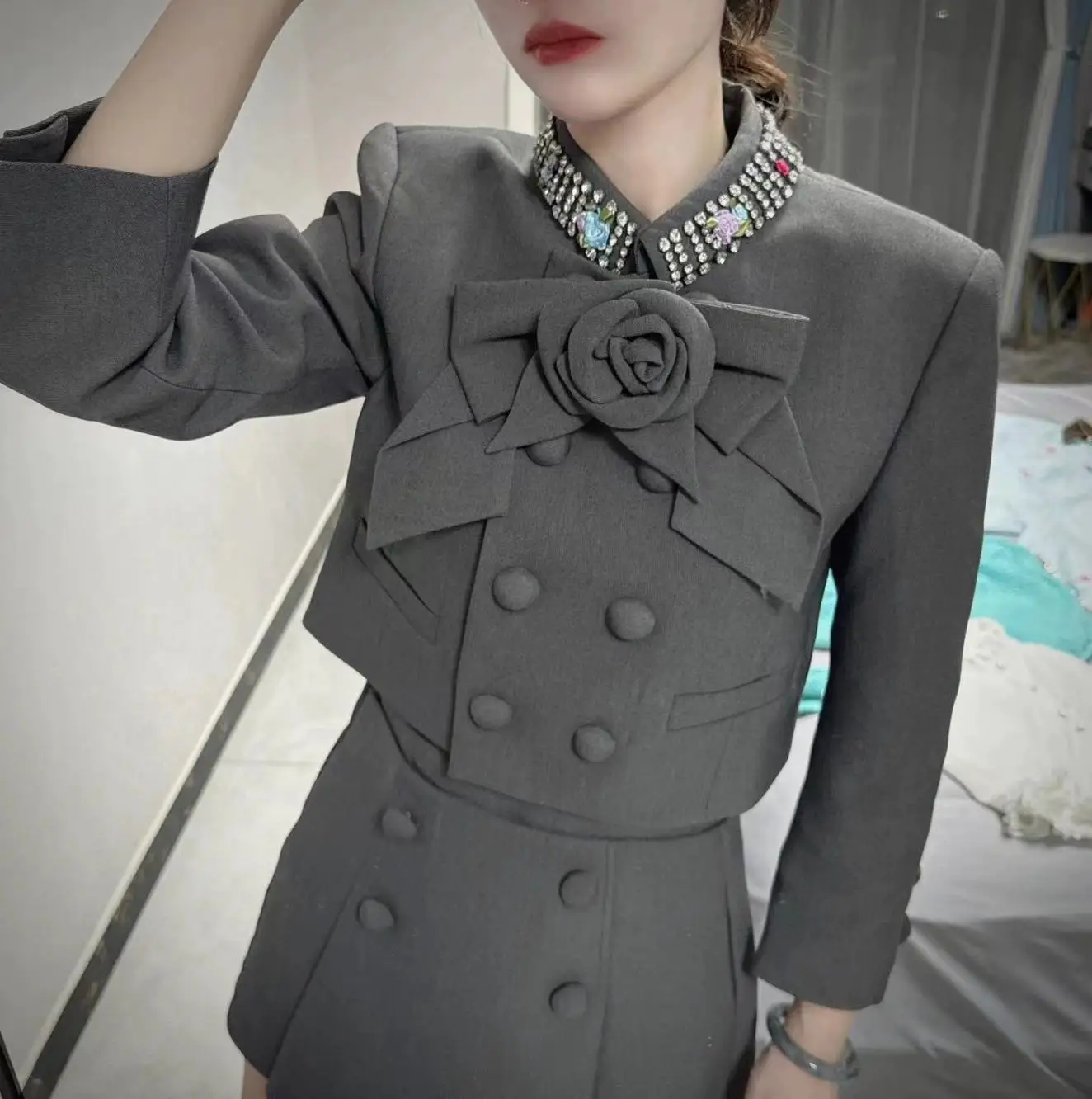 Женский комплект из двух предметов серый и розовый цвет юбка средней длины с