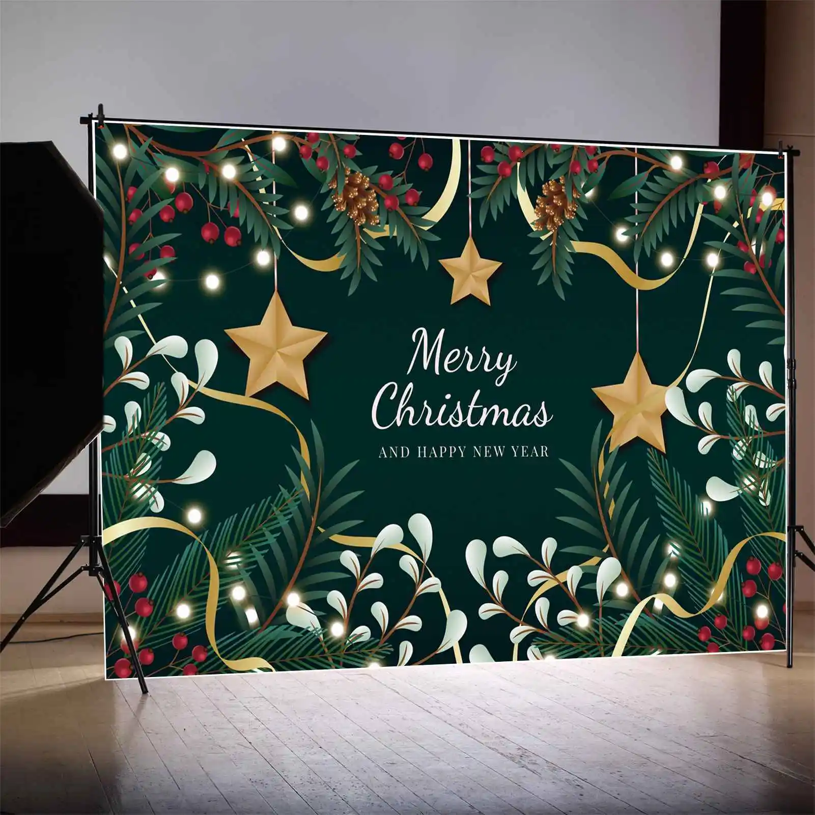 

MOON.QG Backdrop Green Merry Christmas Banner Tree Leaves Gold Star Party Decoration Background Red Bead Flower Photo Booth Prop