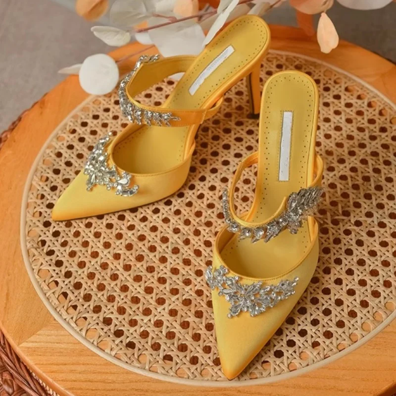 Новинка 2024 остроносые атласные зернистые каблуки