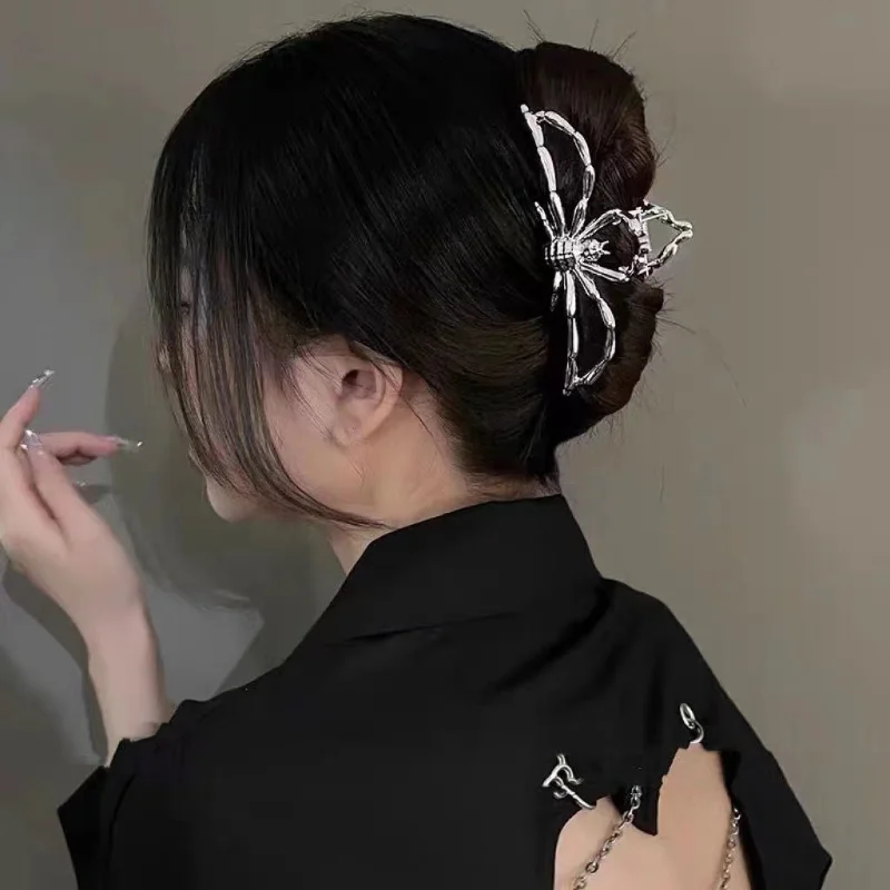 

2023 New Fashion Liquid Metal Large Spider Grab Clip Female Back Head Plate Hairpin Shark Clip Cool Design Hair Accessories