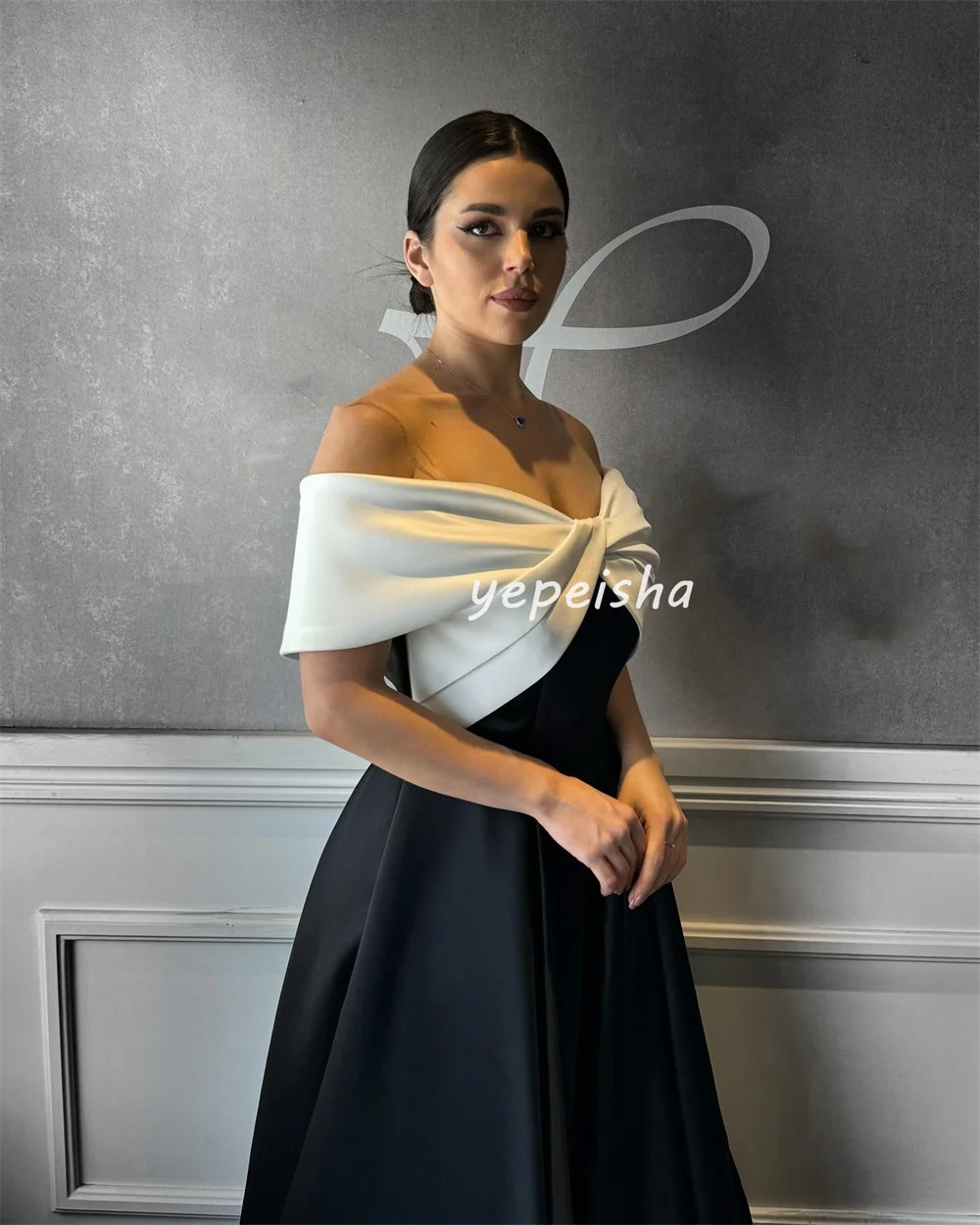 Простые современные стильные плиссированные драпированные длинные платья