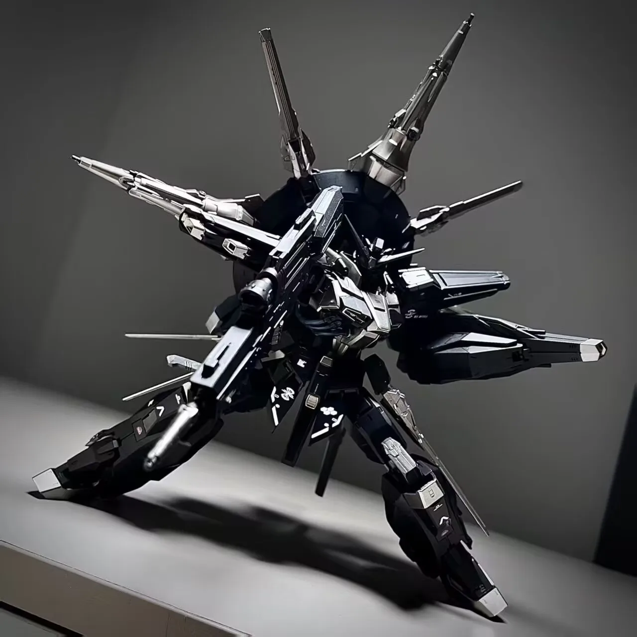 Фото Модель Huiju 1/100 MG ZGMF-X13A Providence Black: Сборный набор, фигурка робота, пластиковая модель робота, игрушка, подарок ﻿ №4