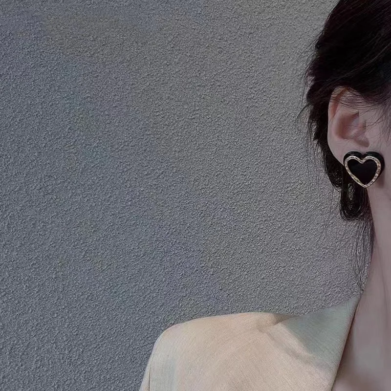 

S925 silver needle dark series Love Earrings female ins fashion temperament simple design net red earrings earrings fashion