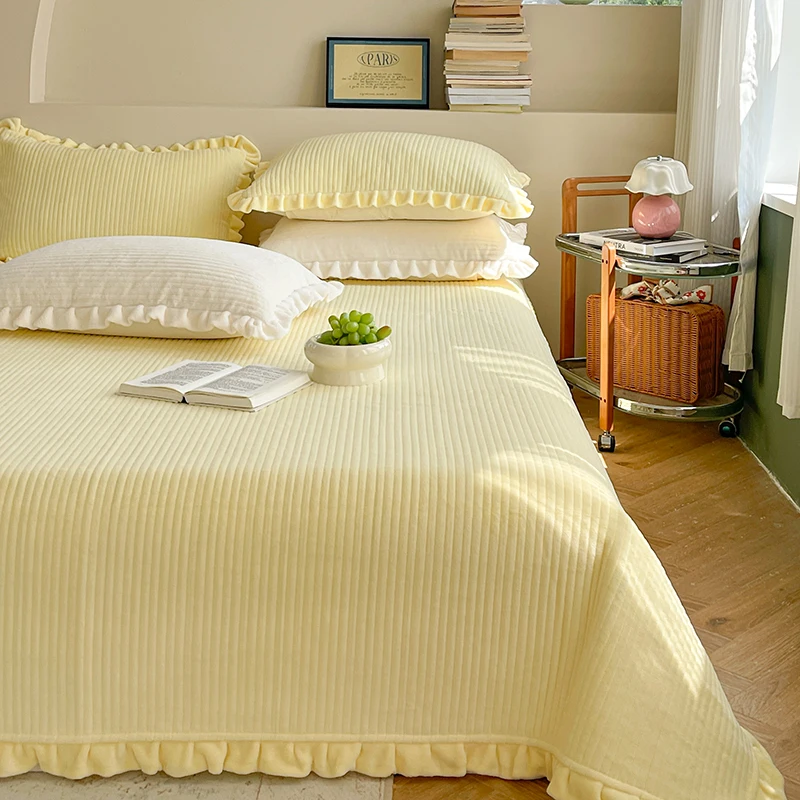 

Новинка 2023, однотонное кружевное Высокопрочное матовое бархатное покрывало для кровати, комплект из трех предметов