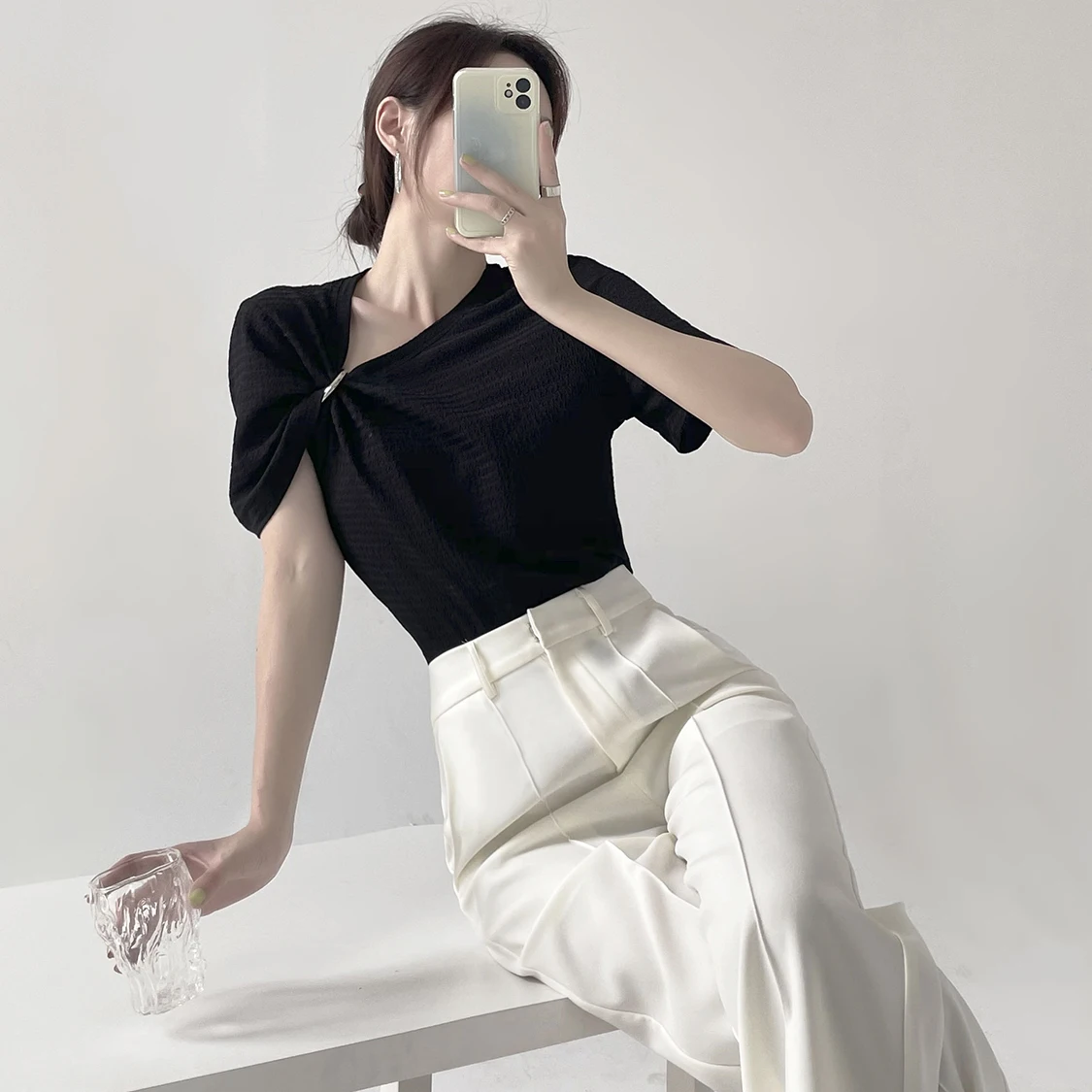 

2022 summer black short-sleeved T-shirt asymmetrical design T-shirt