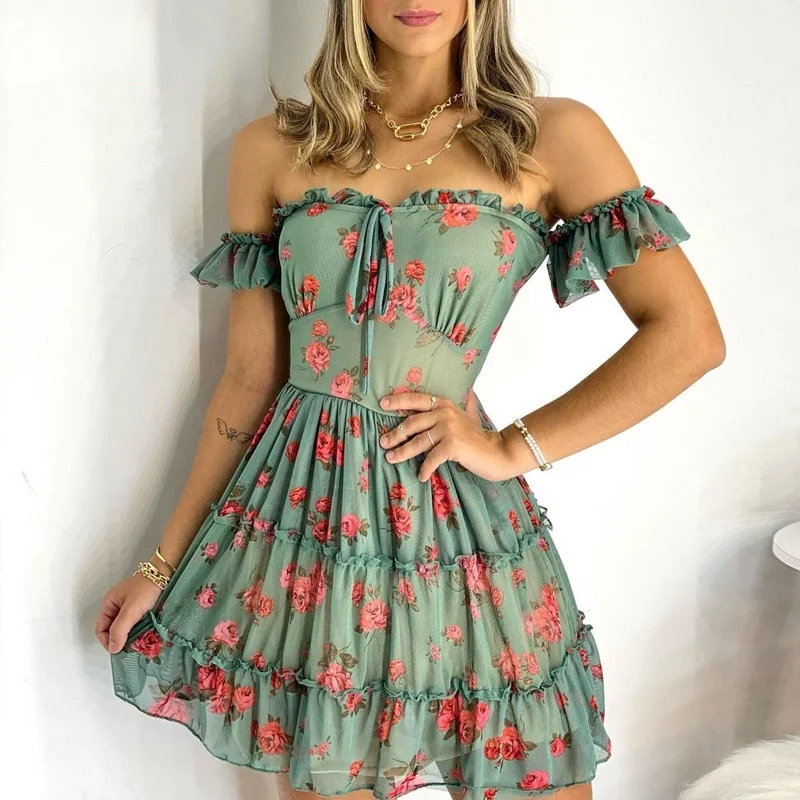 Мини-платье женское летнее с открытыми плечами воланом и цветочным принтом |