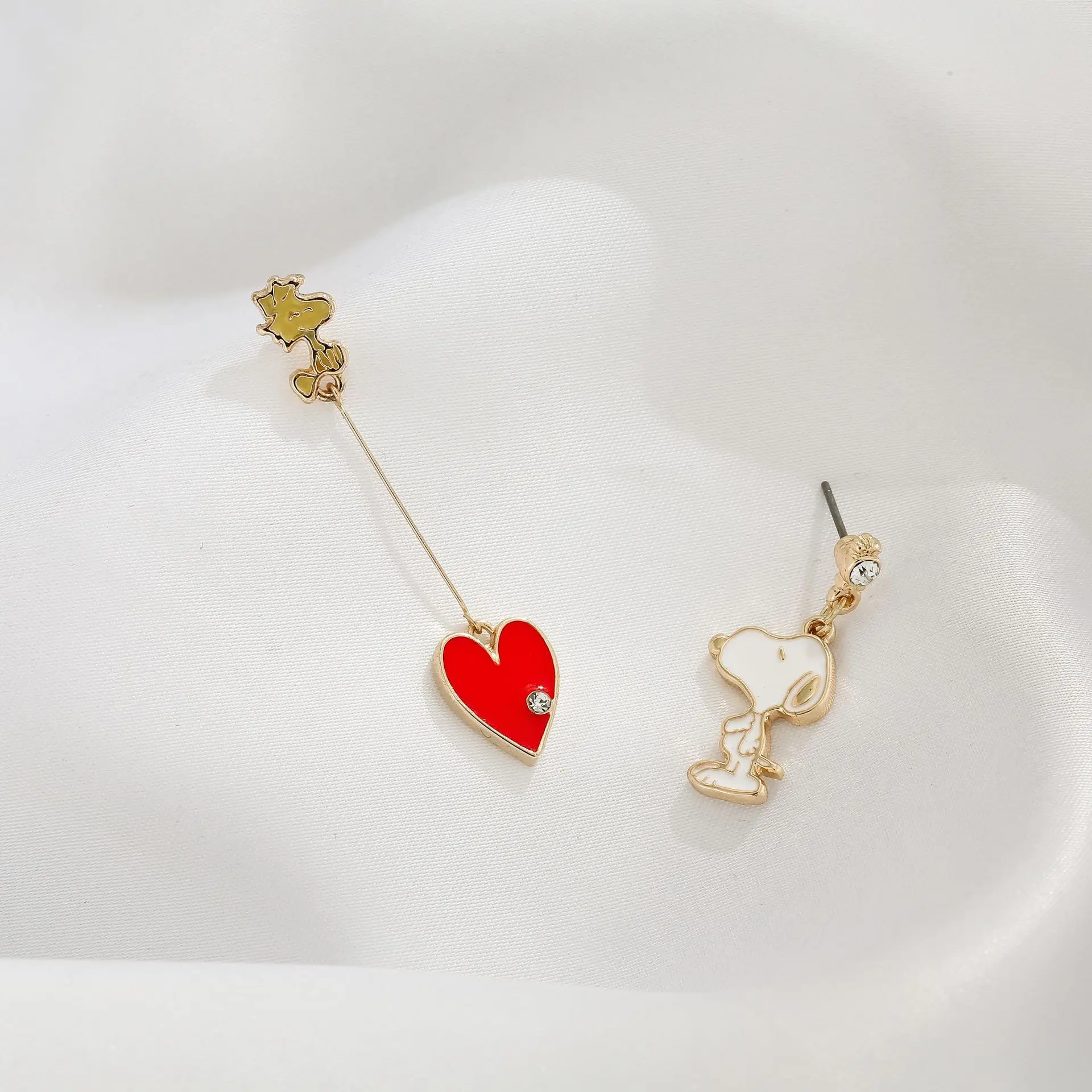 

Snoopy Cartoon S925 Silver Needle Girl Earrings Cute Girl Heart Drop Glaze Love Asymmetric Earrings Personality Simple Earrings