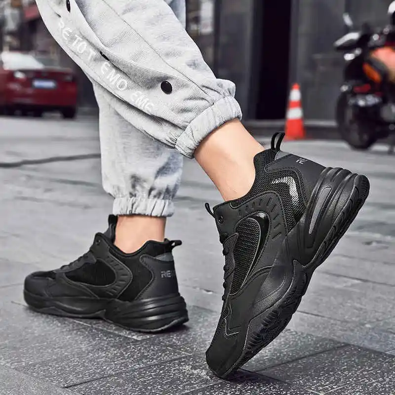 

Мужские спортивные ботинки с вулканизированной подошвой