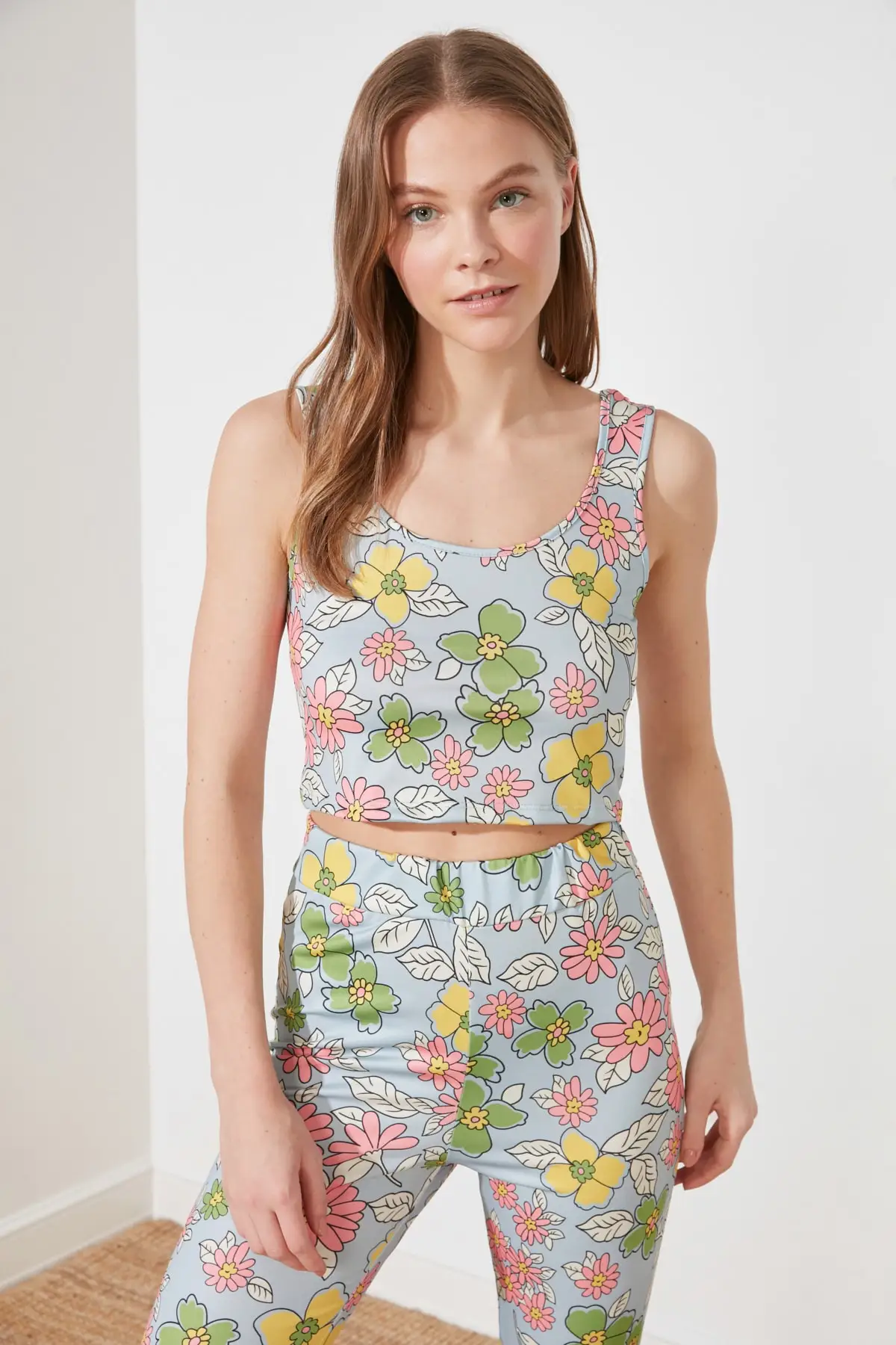 

Trendyol Flowering Crop Knitted Blouse TWOSS21BZ1509