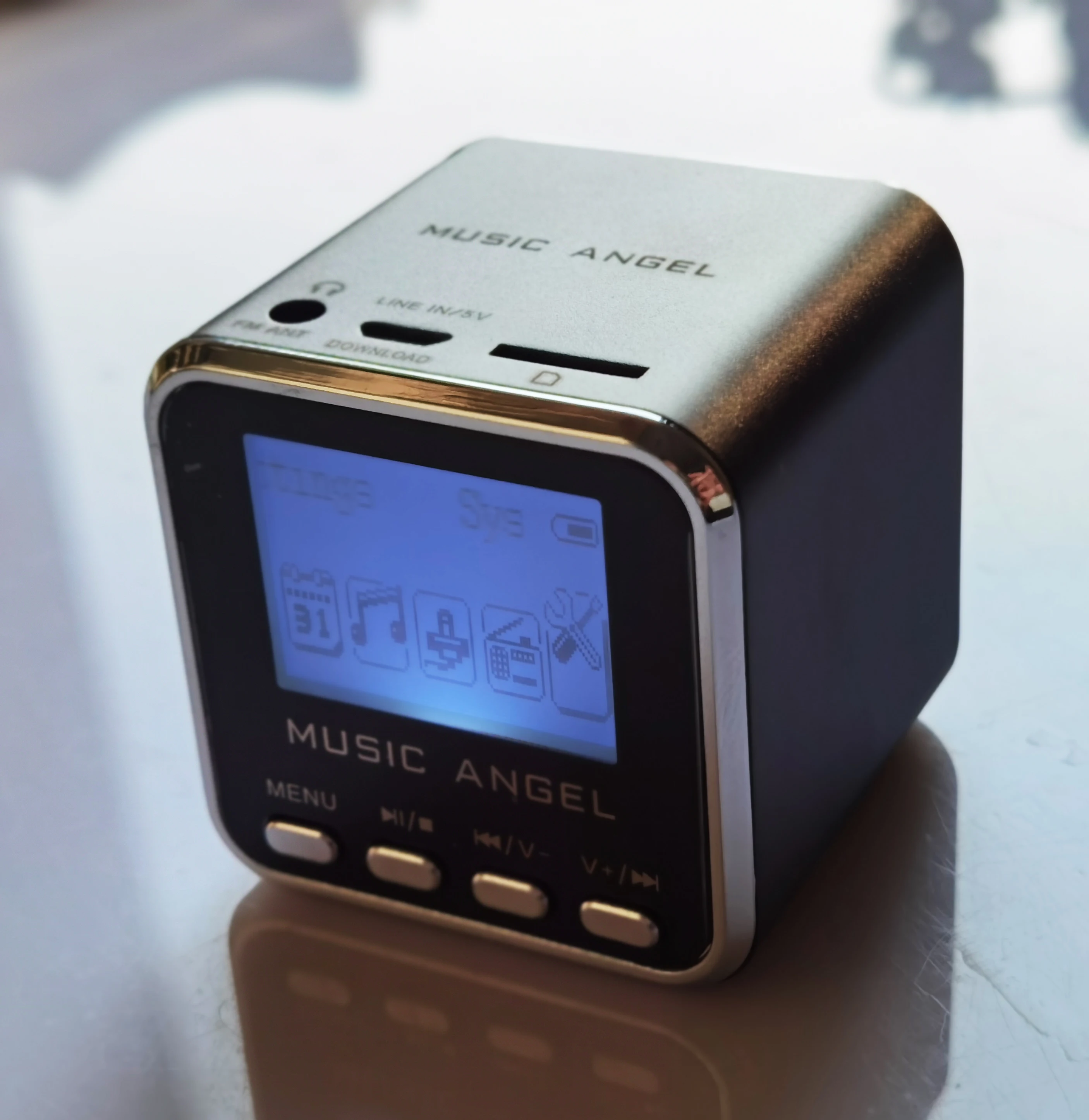 

Music Angel MD08 LCD Display Digital Support MicroSD /Line-in/TF Card Speakers MP3 Player Mini FM Radio Clock Alarm