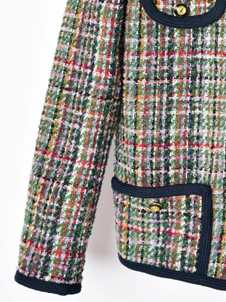 Женская твидовая куртка с металлической пряжкой разноцветная на осень и зиму 2020 |