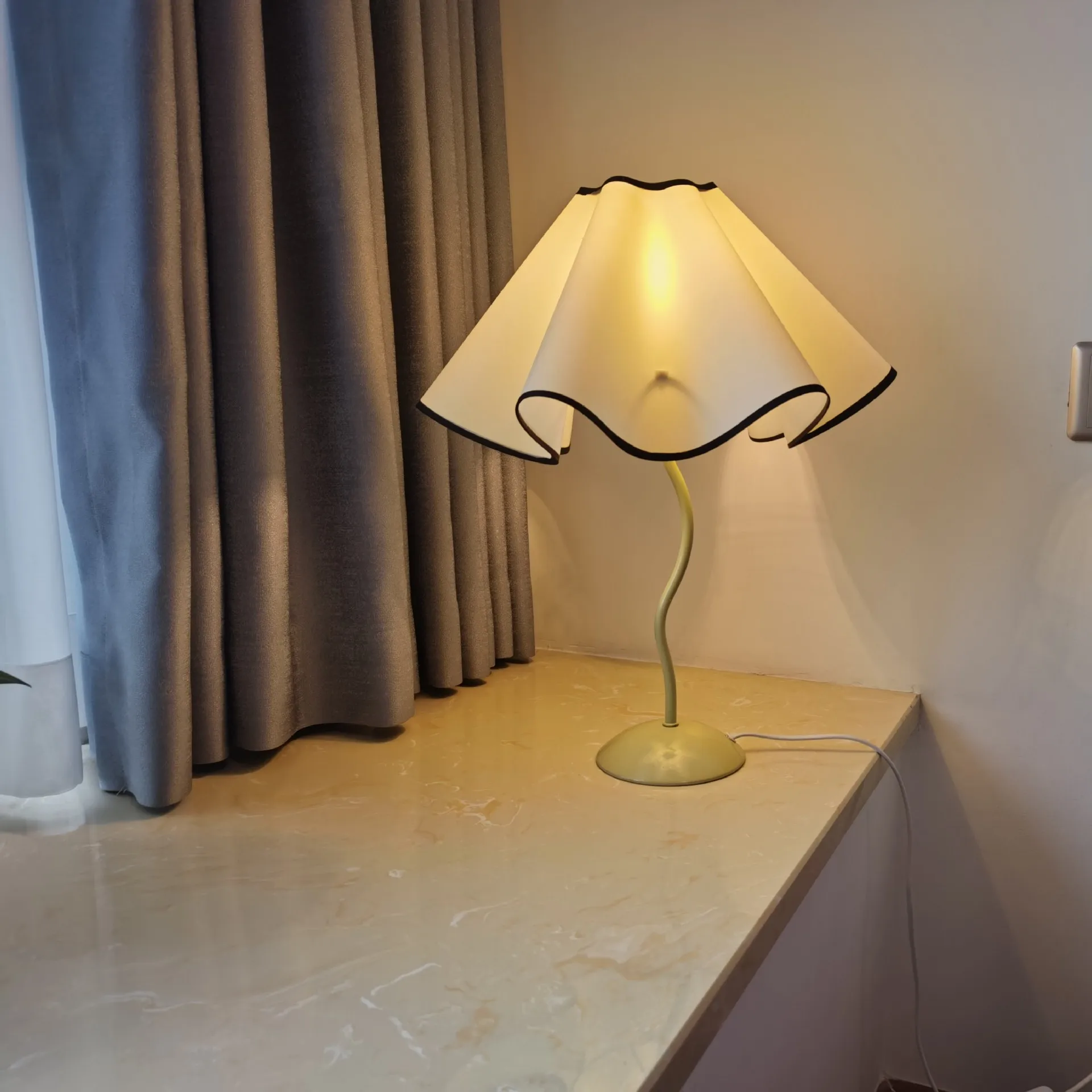 

Лепестковая настольная лампа, зонт, настольная лампа, прикроватная лампа для гостиной, спальни, отеля, красивая лампа для детской кровати