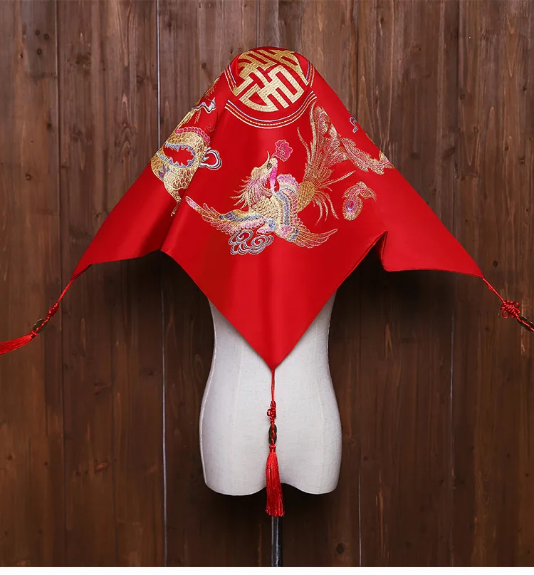 

Chinese Bride Red Covering Gold Or Handkerchief Embroidered Flowers Champagne XiuHe Covering Essential Wedding Decorations 369