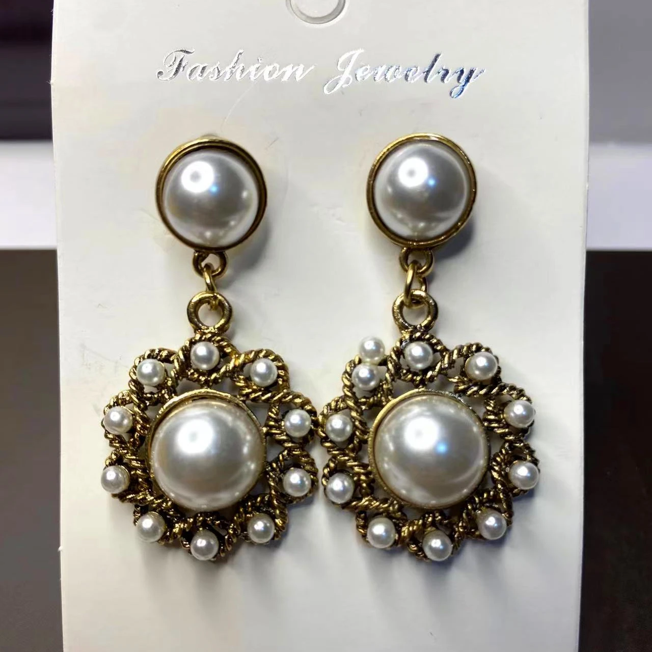 

Temperament Retro Personality Pearl Woman Party Earrings