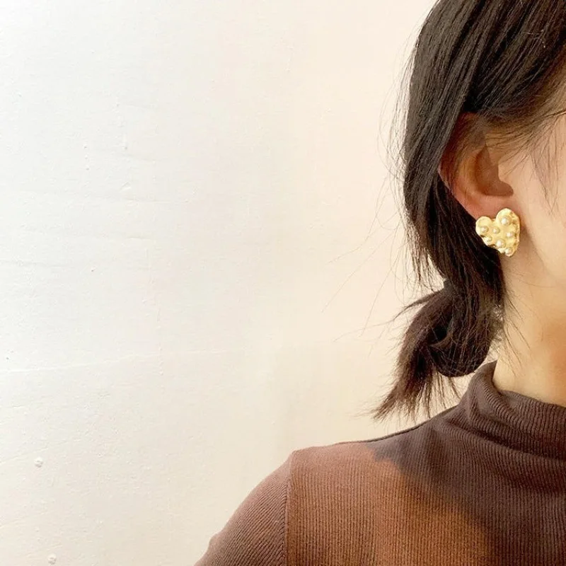 

JP28 S925 silver needle Korean ins wind fold love pearl earrings earrings personality trendy metallic earrings women