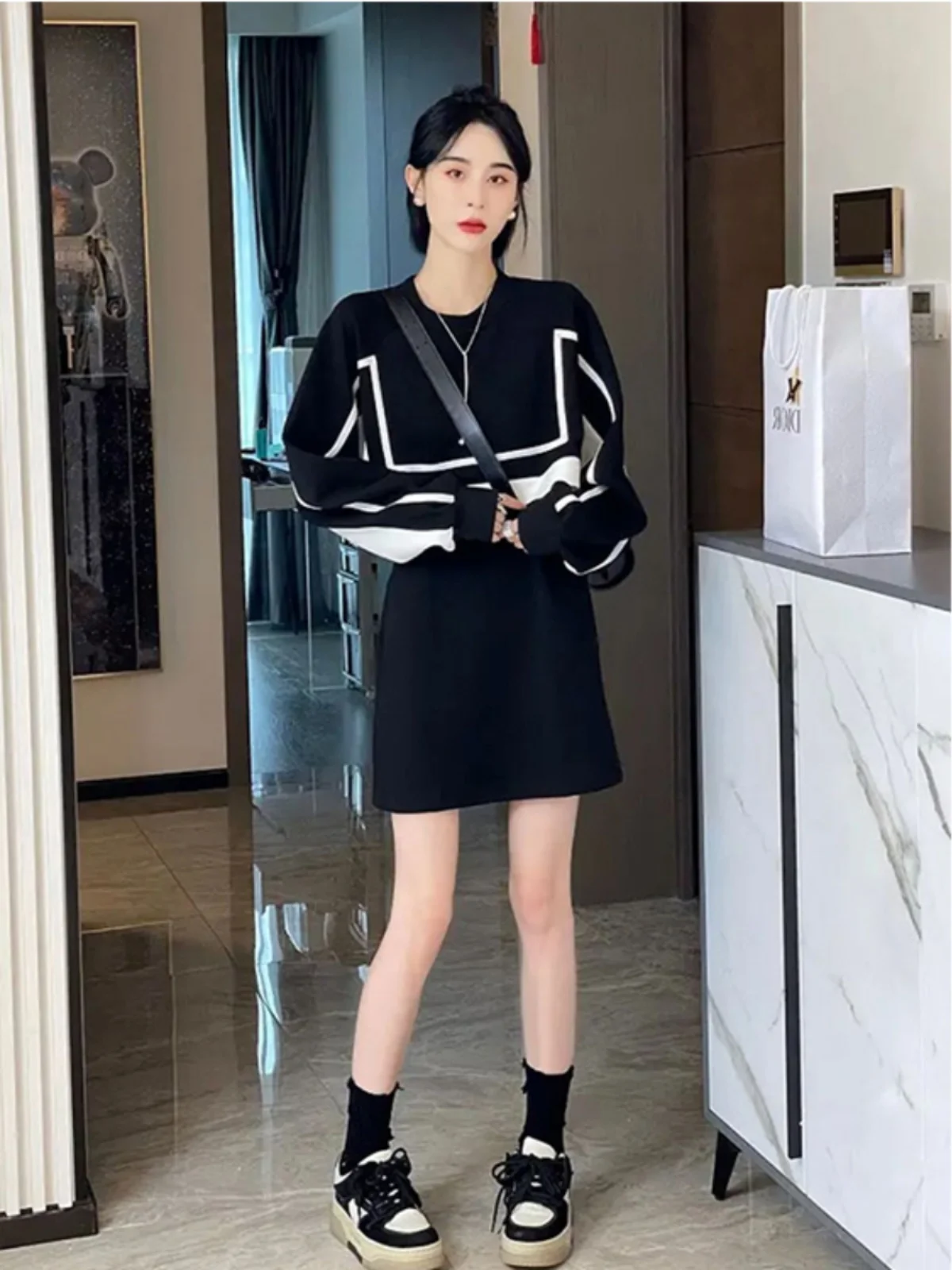 Autumn New Contrast Color Age-Reducing Dress Women Design Temperament Waist Hugging Slimming Fake Two Pieces Small Black Skirts