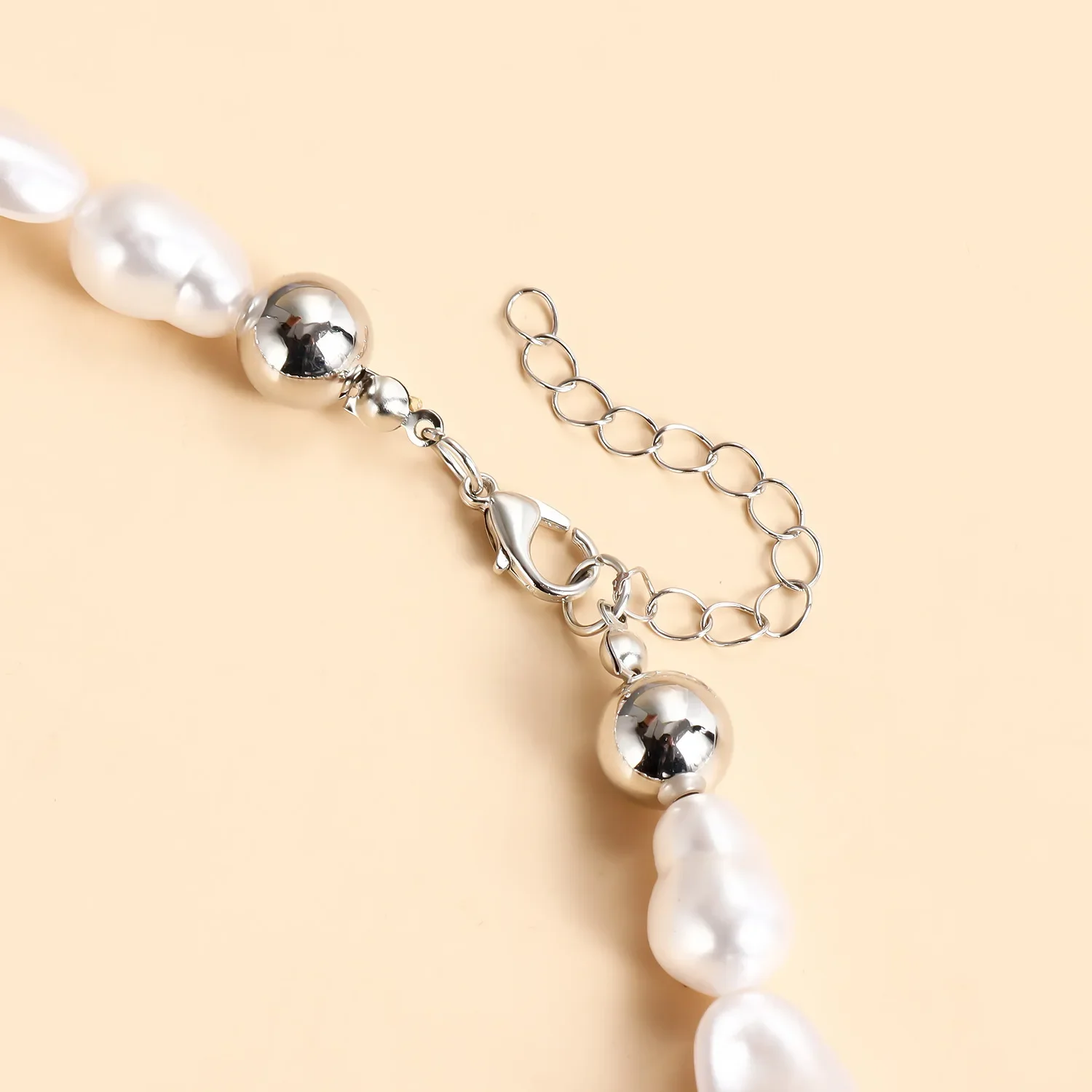 Ожерелье женское из бисера с большими белыми бусинами металлическое колье