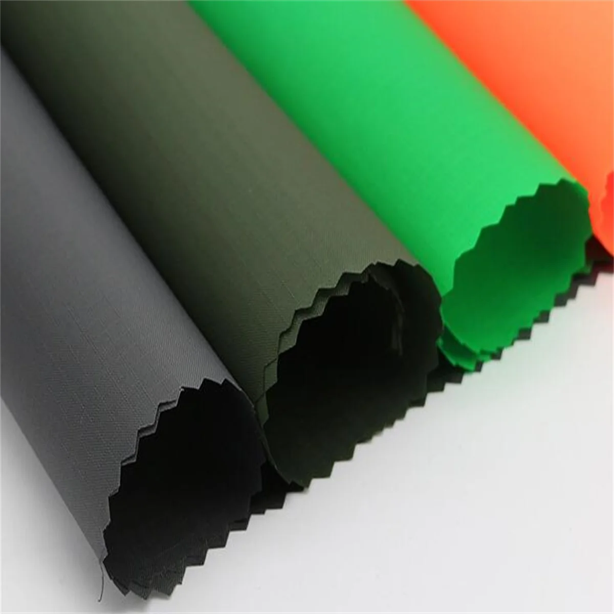 210T Тройная сетка 70D пуховая ткань с полиуретановым покрытием Spot 30-цветной нейлоновый водонепроницаемый материал 210T Тройная сетка 70D пуховая ткань с полиуретановым покрытием Spot 30-цветной нейлоновый водонепроницаемый материал