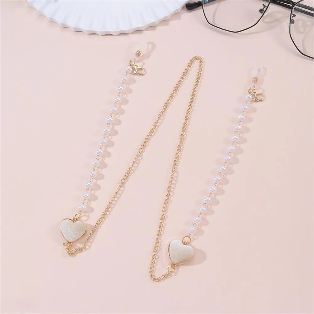 

Chic Love Heart Faux Pearl Face Cover Golden Plated Chain Multifunctional Eyewear Holder Chain Delicate for Daily Life
