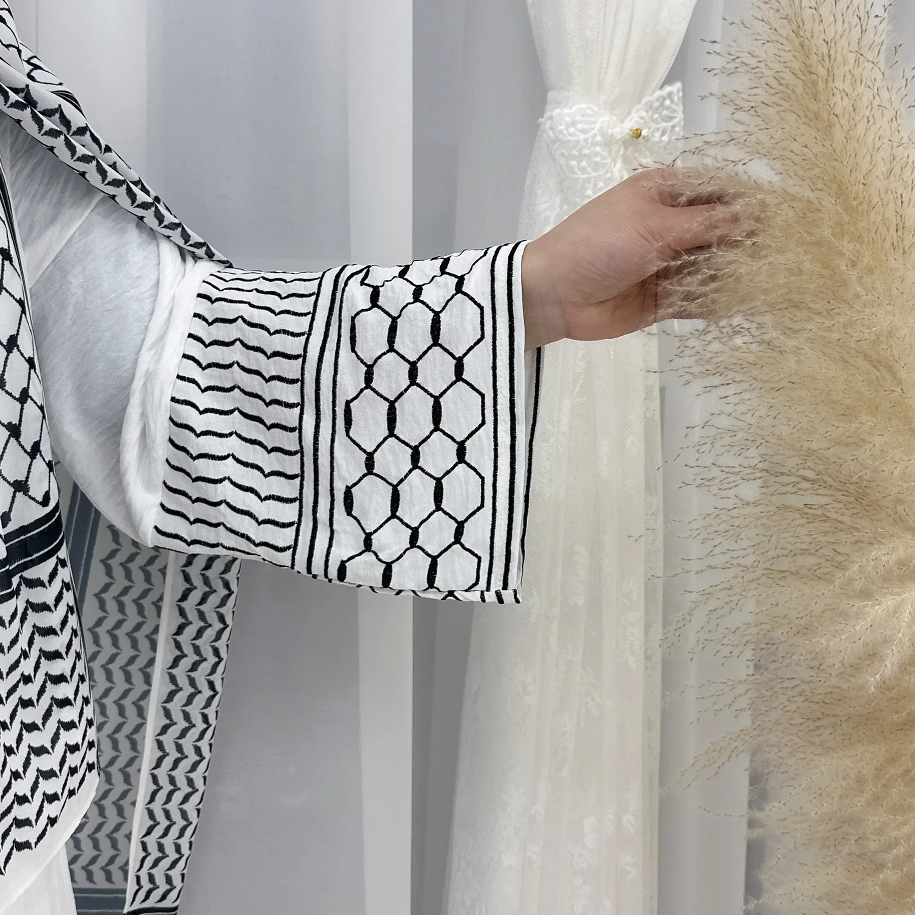 Белое кимоно с вышивкой Абая открытая мусульманская Абаи Кеффие для женщин Дубай