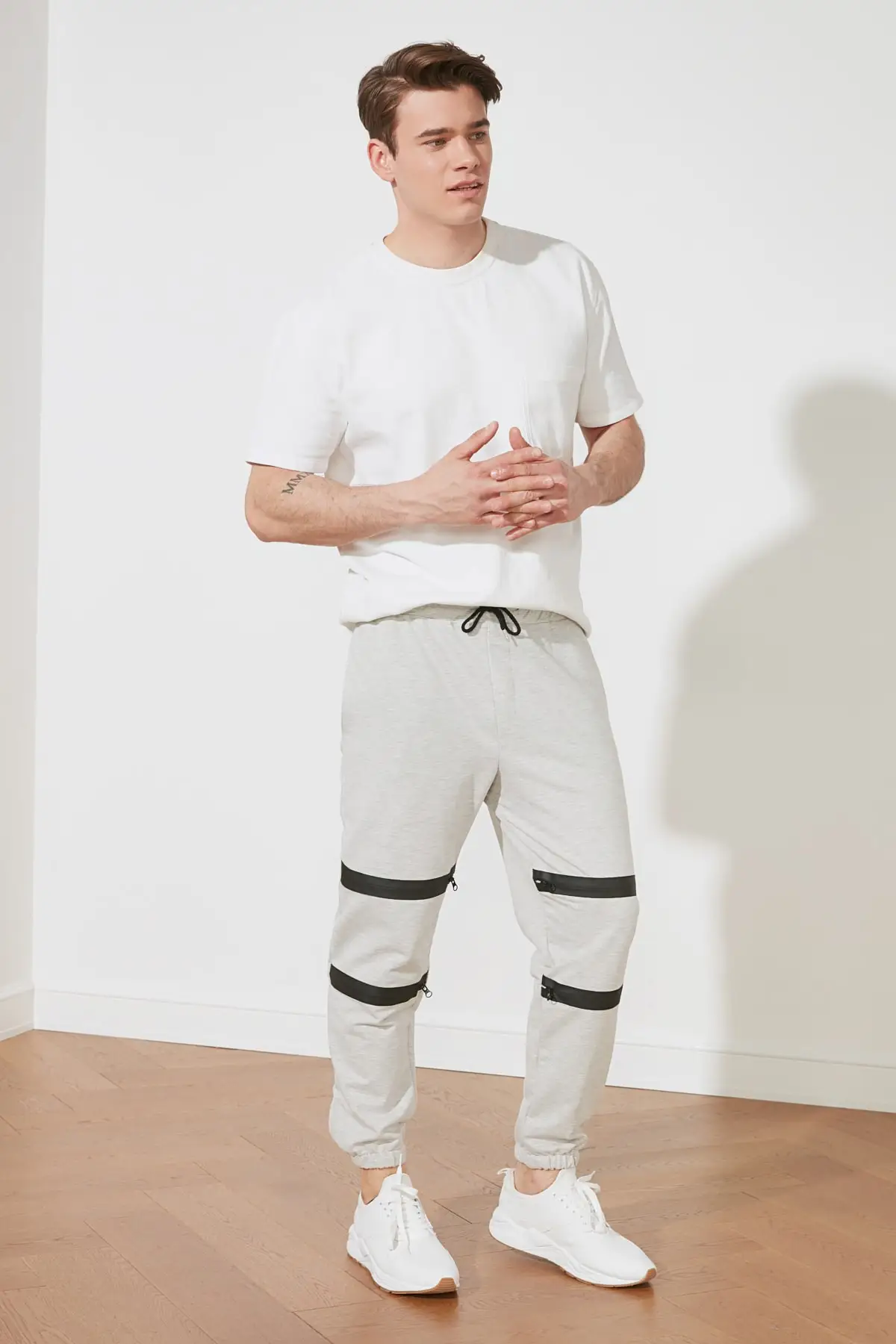 

Trendyol Men 'S Regular Fit Sweatpants TMNSS21EA0179