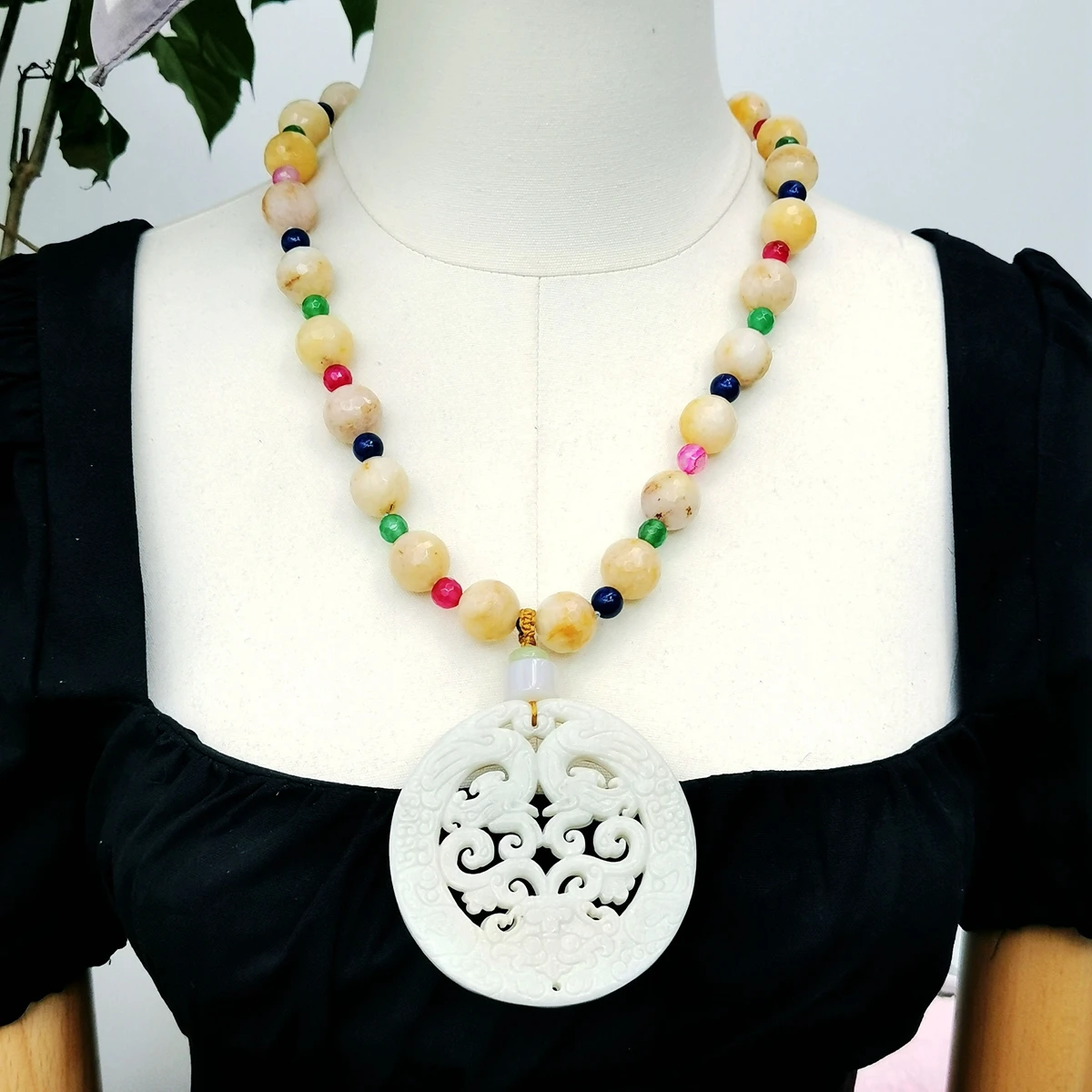 

Lii Ji Real Stone Yellow Jades White Jades Pendants 62cm Mutil Color Agate Women Necklace Stock Sale Jewelry