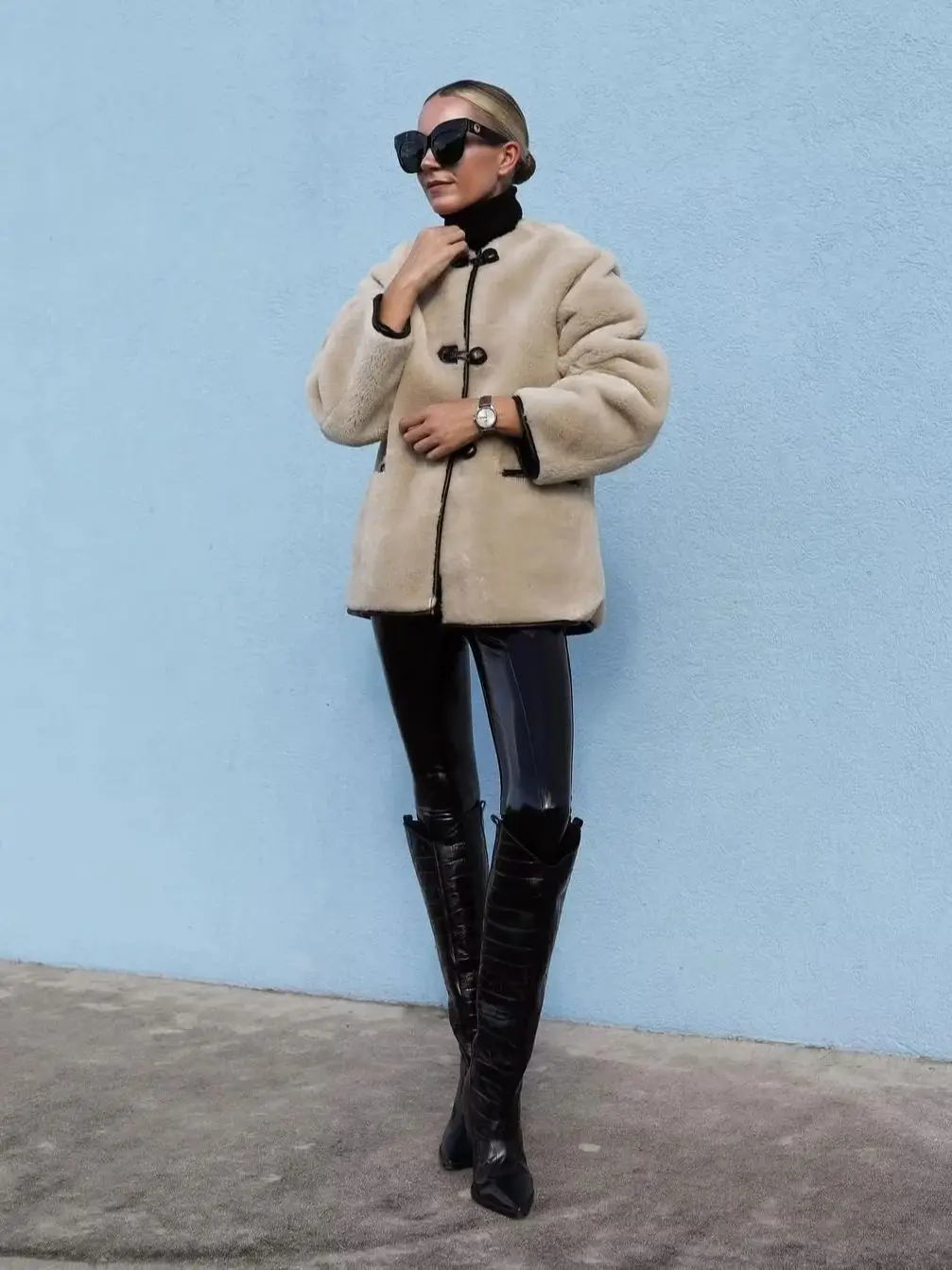 Autumn Women's Beige Round Neck Single-breasted Long Sleeve Chic Design Slightly Loose Jacket Jacket Faux Fur Coat Street Style