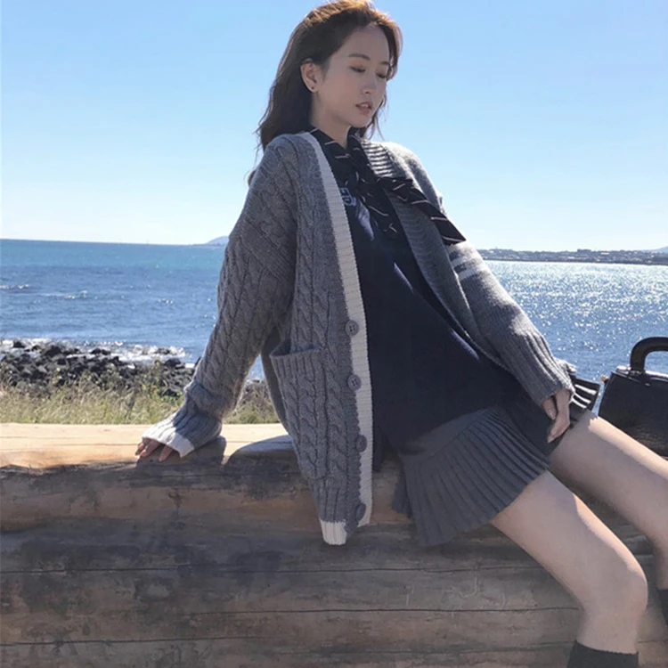 

Net red knitted sweater jacket female Korean version new spring and autumn loose contrast color Harajuku lazy wind cardigan top