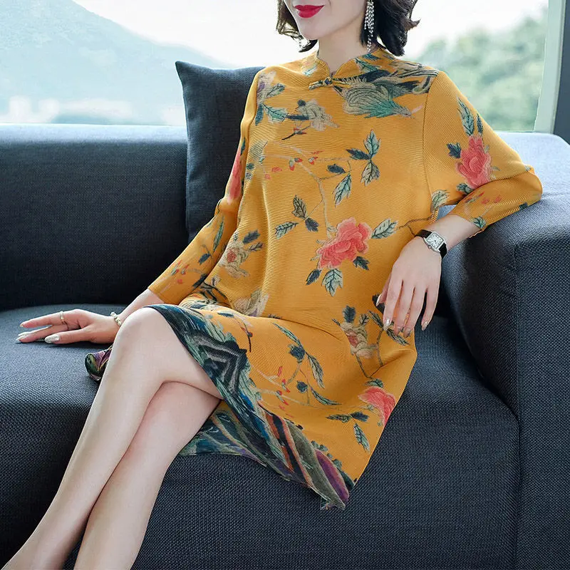 

Art temperament ladies pleated dress 2022 spring and autumn cheongsam collar print loose thin A word skirt three quarter dress