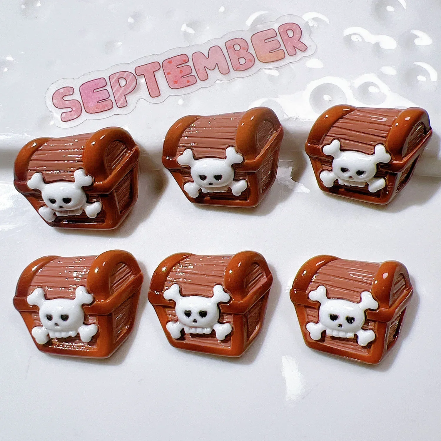 

Мультяшный пиратский череп, кабошон из полимера 10 шт. TSXJY