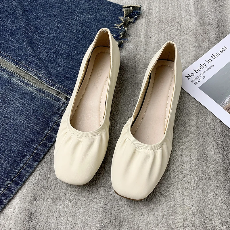 

Soft soled shallow mouthed flat bottomed bean shoes for women in autumn 2023, new round toe one foot single shoe for women
