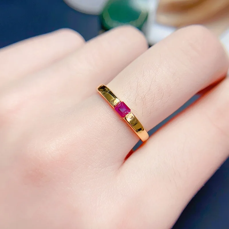 Женское кольцо из серебра 925 пробы с натуральным Рубином 3 х3 мм