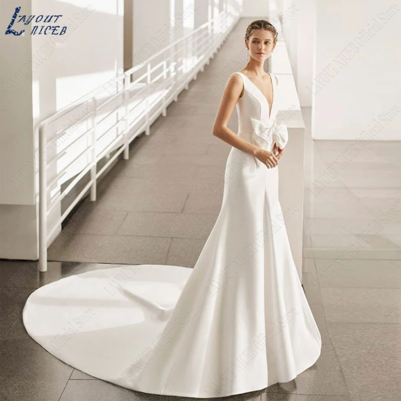 

LAYOUT NICEB Sleeveless V-neck Wedding Dresses With Bow Satin Backless Bridal Party Gowns Chapel Train Robe De Mariée Civil