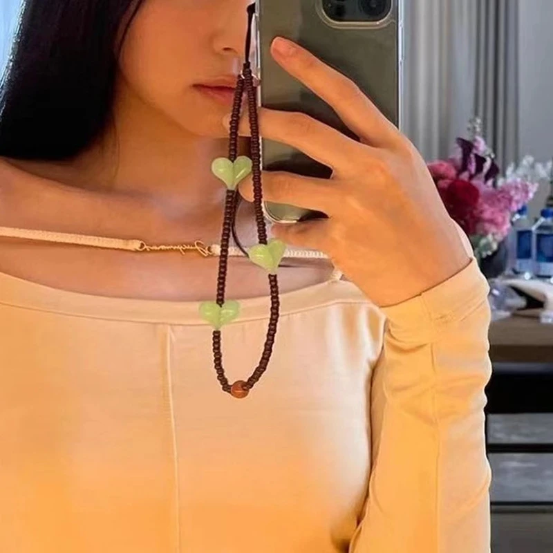 Подвеска из разноцветной смолы в форме сердца и банта для женского телефона -