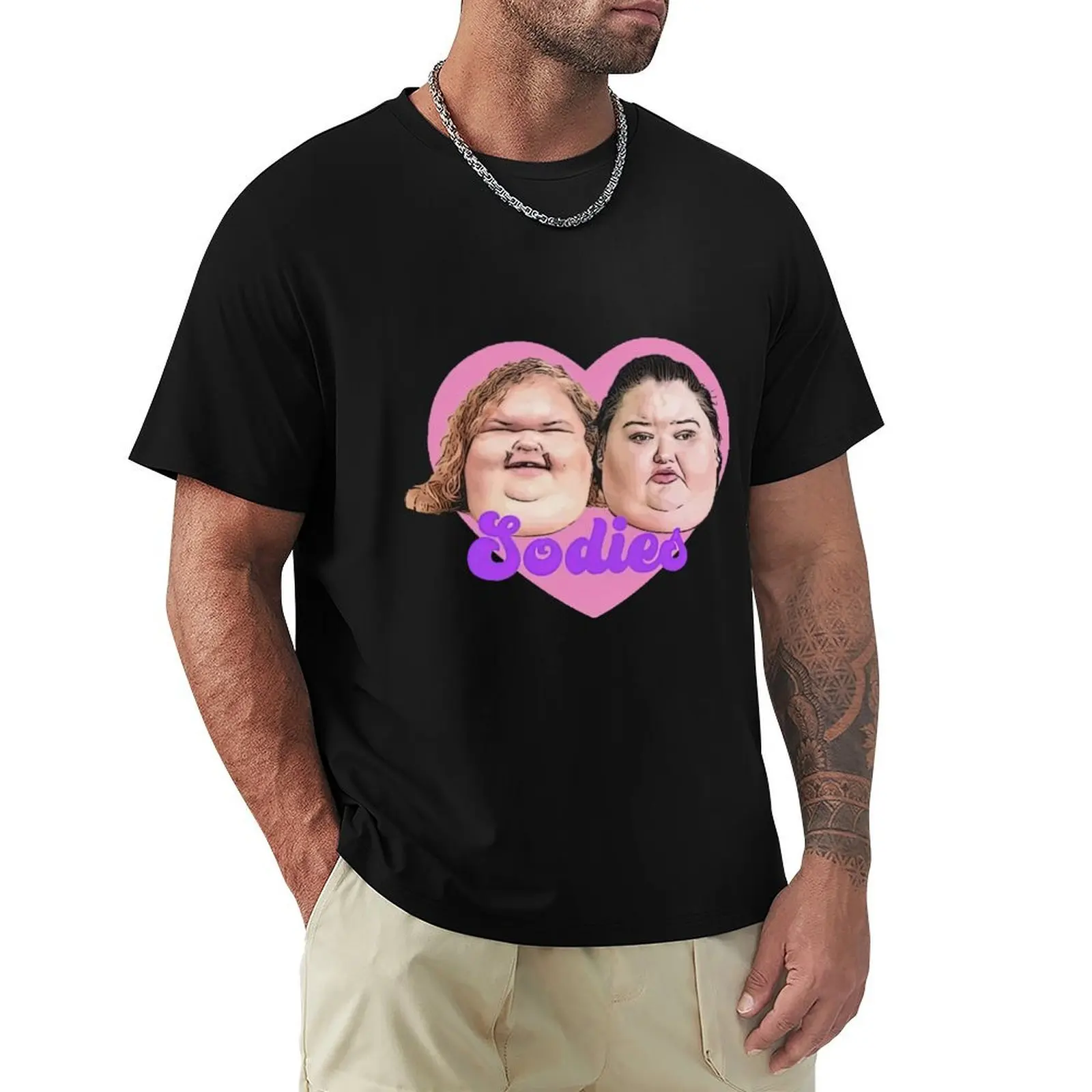 Фото Футболка 1000lb Sisters Sodies Heart, минималистичная однотонная футболка с круглым вырезом №1