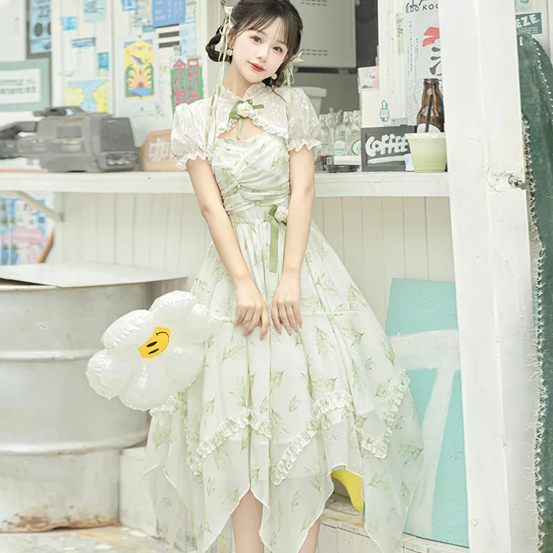 

Женское платье на бретелях и накидка с коротким рукавом