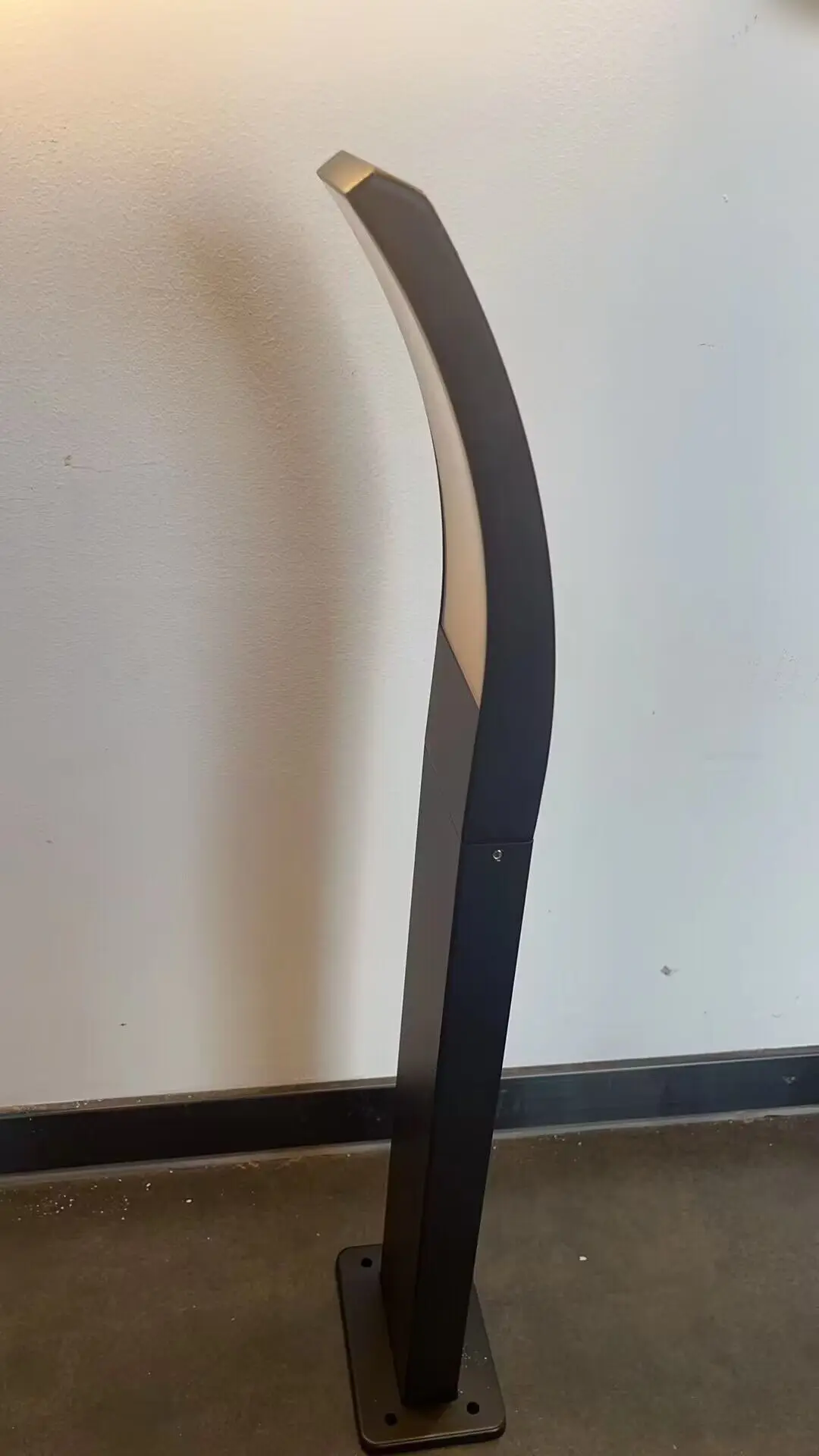 Рисунок 3 - Водонепроницаемый светильник для газона