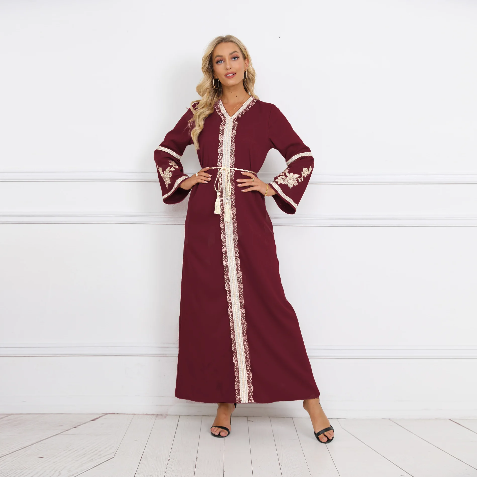 

Robe Femme Musulmane 2022 New Dubai Arabian Abayas For Women Solid Color Lace-up Appliques Elegant Muslim Dress Abaya Dubai