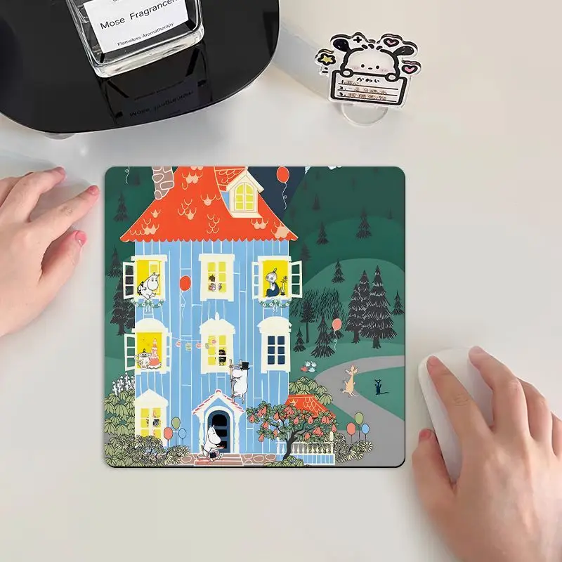 Фото Коврик для мыши с милым мультяшным принтом Moomin, нескользящий резиновый водонепроницаемый коврик для мыши, портативный офисный игровой компьютерный коврик для стола №2