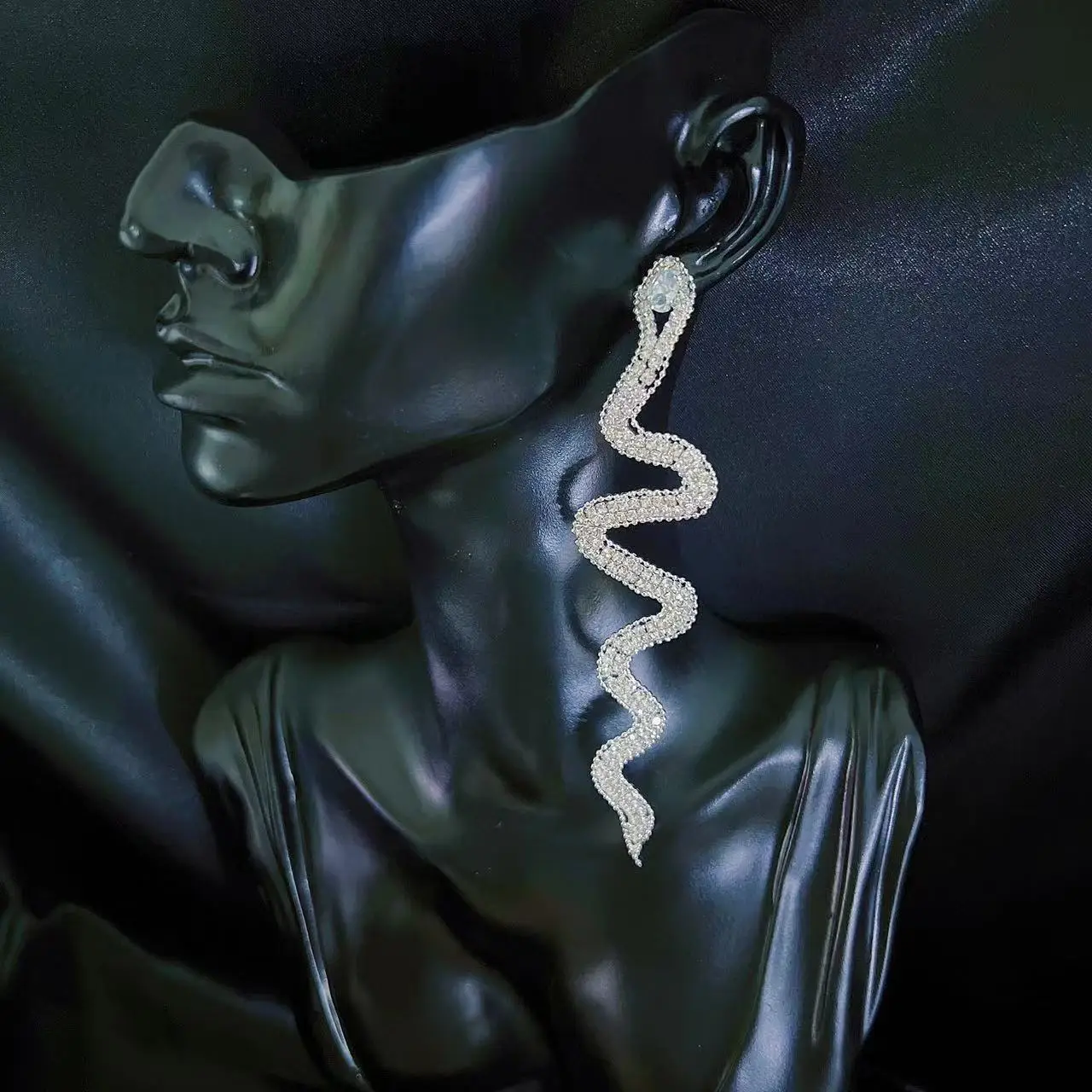 

2022 new shiny Rhinestone snake sexy long earrings women's dinner jewelry luxury zircon crystal geometric Pendant Earrings Jewel