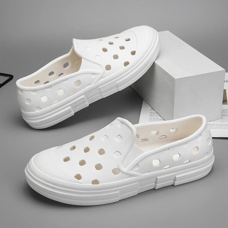 

New Sandals For Men Breathable Home Slippers Black White Outdoor Fashion Garden Shoes Clogs Hole Couple Water Shoes Women Sandal