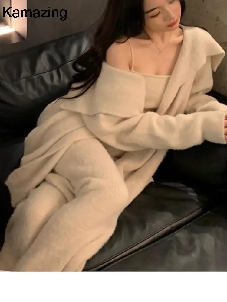 Женский однотонный костюм из трех предметов